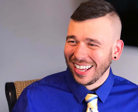 Read more about the article Theatre Design Alum Returns to Mentor Current Students