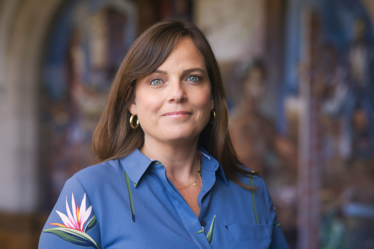 Read more about the article Theatre Professor Receives National Award for Excellence in Teaching and Mentorship