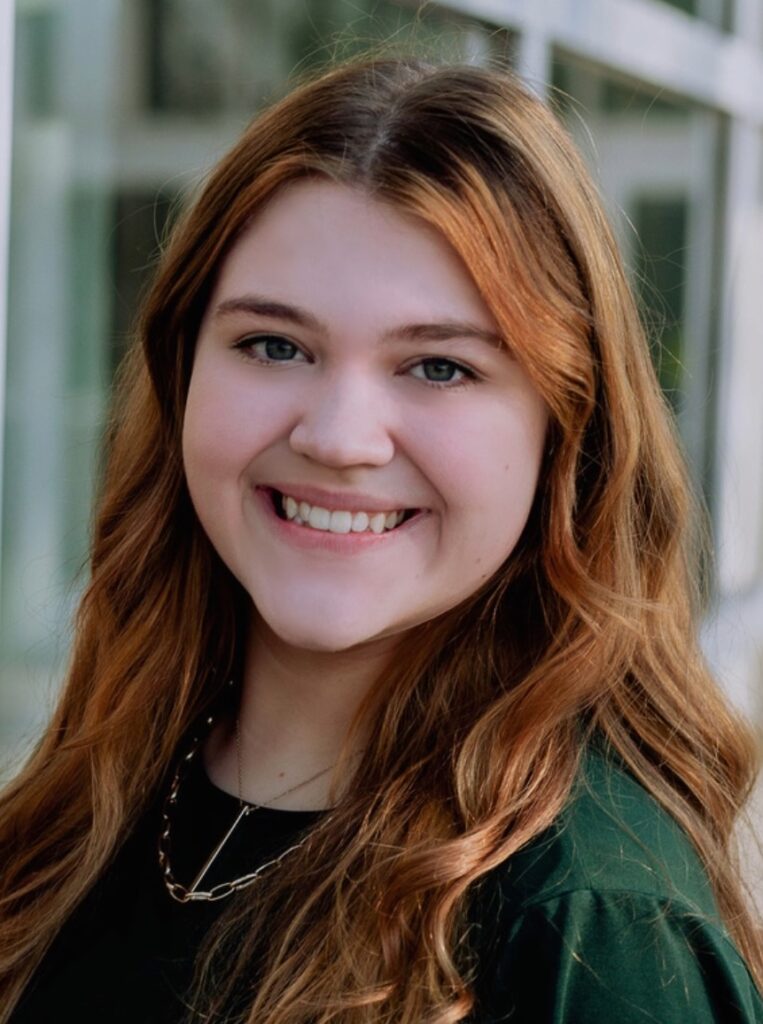 Elizabeth Stucker Headshot