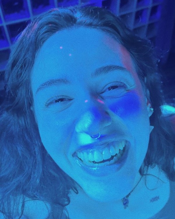 A picture of a person with brown hair in blue light